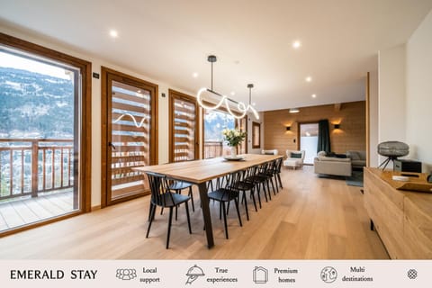 Balcony/Terrace, Living room, Mountain view, Lunch, Dinner