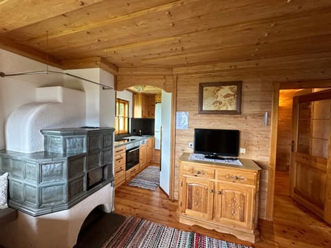 Dining area, kitchen