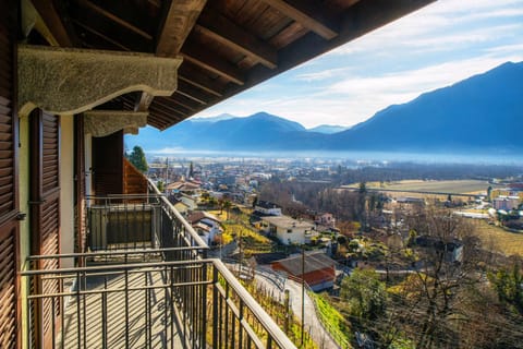 View (from property/room), Balcony/Terrace, City view, Mountain view