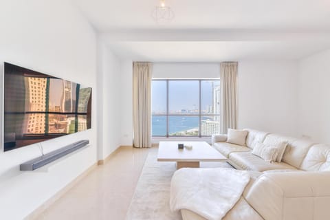 Communal lounge/ TV room, TV and multimedia, Living room, Photo of the whole room, Seating area, Evening entertainment, Sea view