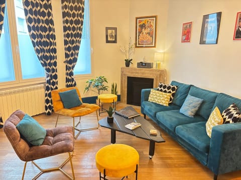 Communal lounge/ TV room, Living room, Seating area