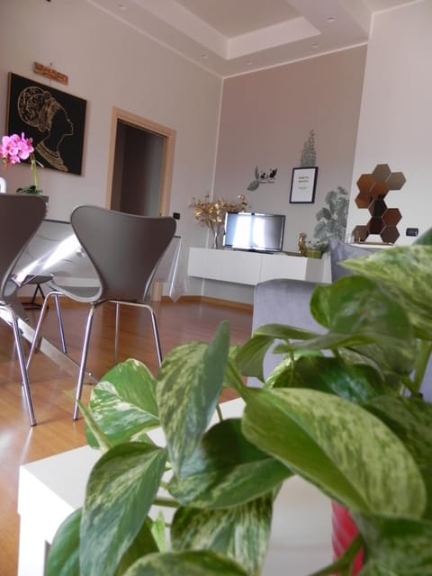TV and multimedia, Living room, Dining area
