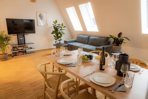 Communal lounge/ TV room, TV and multimedia, Living room, Seating area, Evening entertainment