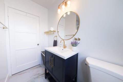 Luxury Villa with Hot Tub! Minutes to Beach & Bars House in Belmont Shore