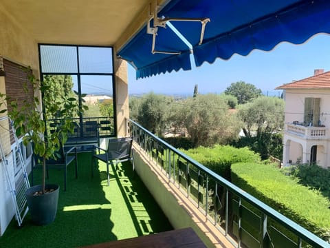 Vence T3 vue mer grande terrasse Apartment in Vence