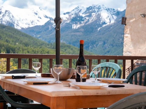 Natural landscape, View (from property/room), Balcony/Terrace, Dining area, Mountain view