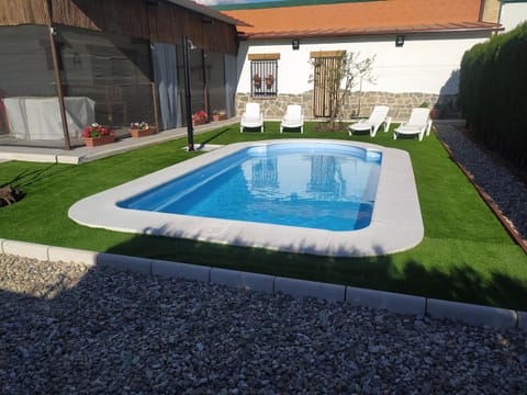 Day, Garden, Garden view, Pool view, Swimming pool, sunbed