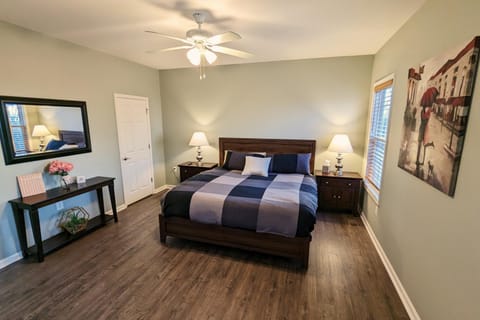 Bed, Photo of the whole room, Bedroom, fireplace