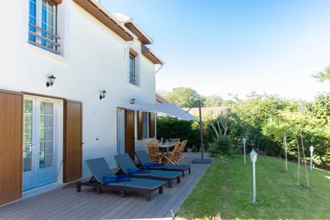 Patio, Spring, Day, Natural landscape, Garden, Garden view, sunbed