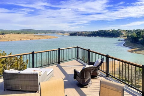 Stone Lodge House in Lake Travis