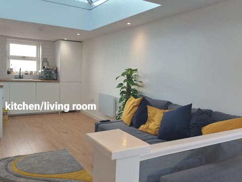 1 bedroom modern duplex Apartment in Southampton