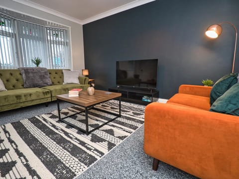 4 bed house - Drive and garage - Birmingham House in Birmingham