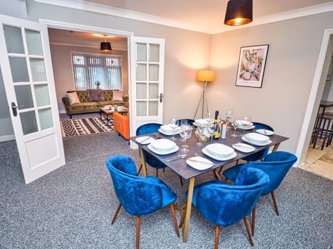 4 bed house - Drive and garage - Birmingham House in Birmingham