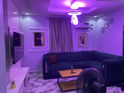 Communal lounge/ TV room, TV and multimedia, Living room, Seating area, Evening entertainment