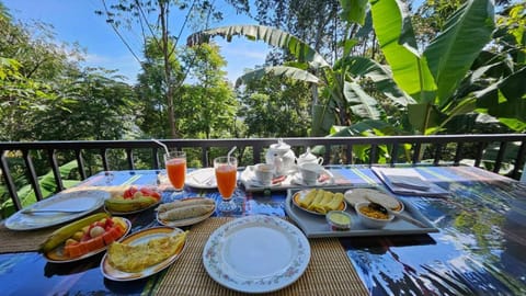 Garden, Food and drinks, Garden view, Breakfast, Breakfast