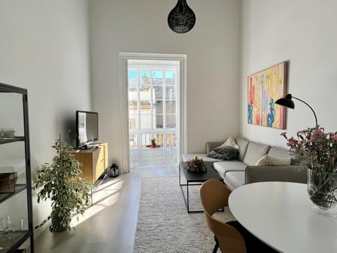 Communal lounge/ TV room, TV and multimedia, Balcony/Terrace, Dining area