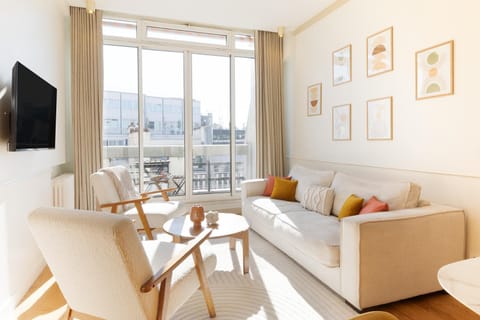 Communal lounge/ TV room, TV and multimedia, View (from property/room), Balcony/Terrace, Living room, Seating area