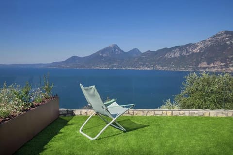 Villa Divina22 - APT Prima con piscina e vista lago Apartment in Brenzone sul Garda