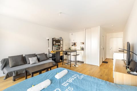 GuestReady - Nice cosy studio with a balcony Apartment in Puteaux