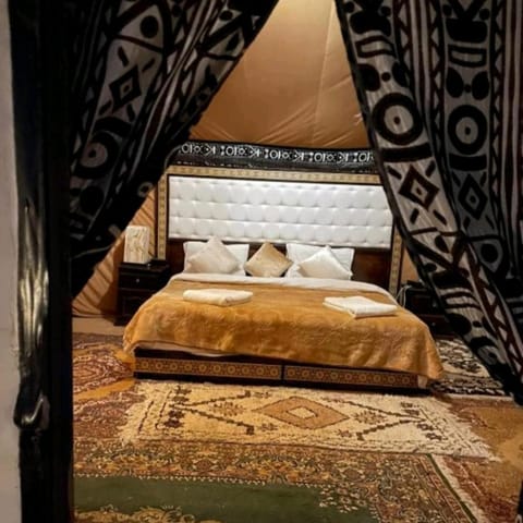 Property building, Bed, Photo of the whole room, Bedroom
