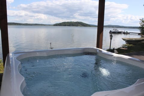 Day, Natural landscape, Hot Tub, Lake view, Pool view