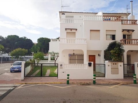Property building, Facade/entrance, Spring, Bed, Off site, Activities, Winter, Summer, Garden, Balcony/Terrace, Beach, Hiking, Autumn, Sports, Entertainment, children, children, children, young children, young children, young children, older children, older children, older children, group of guests, group of guests, group of guests, cot, Family, Family, Family, Bath, Parking, microwave, oven, washing machine