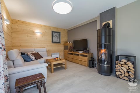 Communal lounge/ TV room, TV and multimedia, Living room, Seating area, Evening entertainment, flat iron