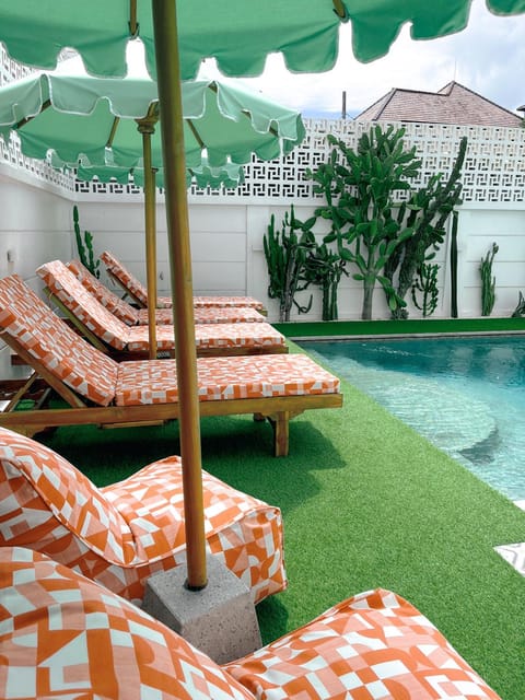 Day, Garden, Seating area, Garden view, Pool view, Swimming pool, sunbed