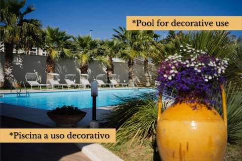 Property building, Balcony/Terrace, Swimming pool