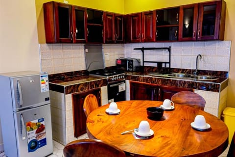 Kitchen or kitchenette, Dining area, dishwasher