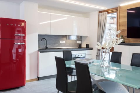 TV and multimedia, Kitchen or kitchenette, Living room, Seating area, Dining area, pet friendly, stove