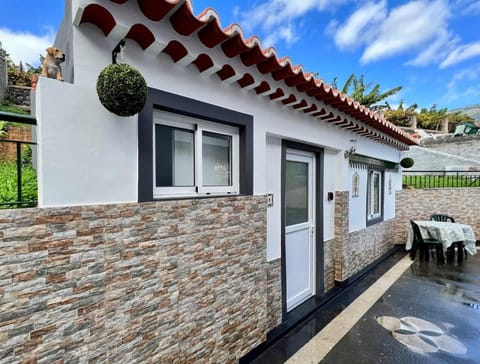 Property building, Patio, Day