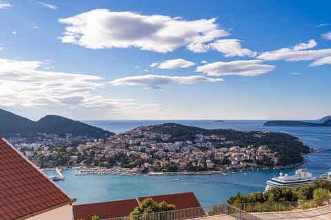 City view, Sea view