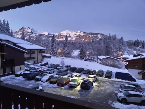 Appartement Les Carroz d'Araches 4 à 6 couchages, vue sur montagne Apartment in Arâches-la-Frasse