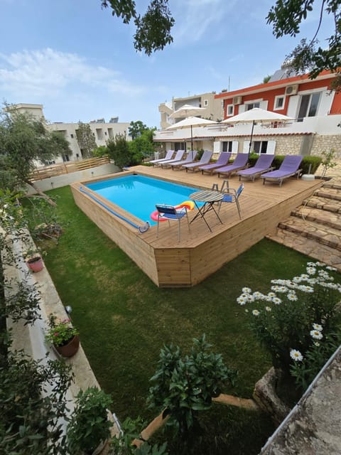 Property building, Patio, Spring, Day, Garden, Garden view, Pool view, Swimming pool, Swimming pool, sunbed
