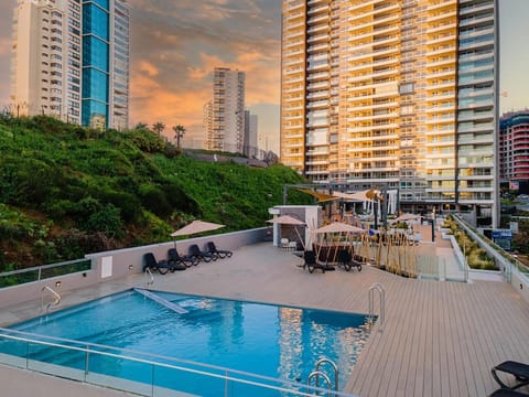 Swimming pool, Swimming pool