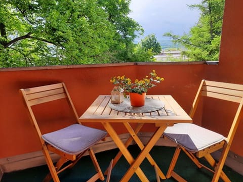 View (from property/room), Balcony/Terrace, Mountain view