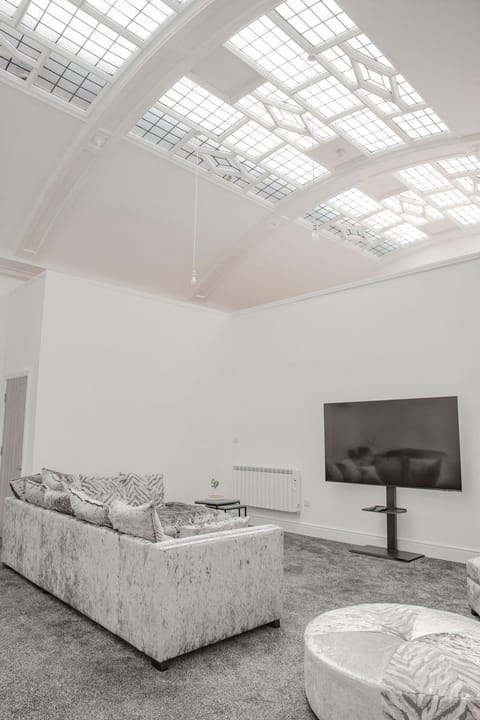 Communal lounge/ TV room, TV and multimedia, Living room, Seating area