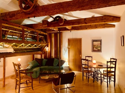 Seating area