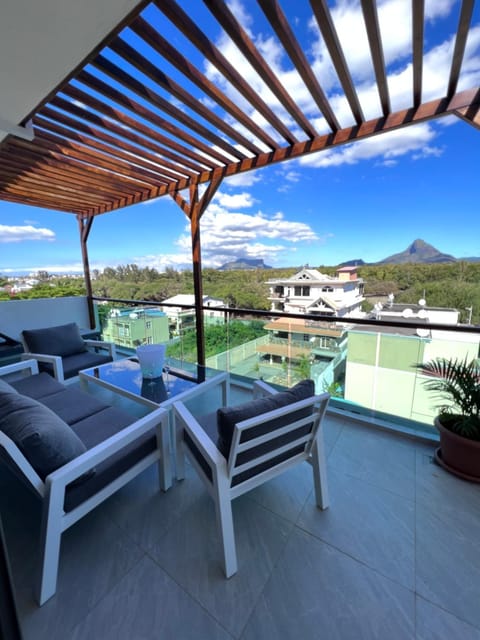 View (from property/room), Balcony/Terrace, Mountain view