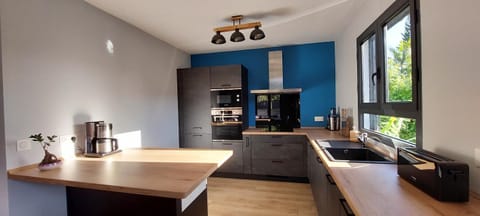 Kitchen or kitchenette, kitchen