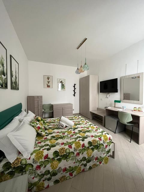Bed, TV and multimedia, Coffee/tea facilities, Photo of the whole room, Bedroom, hair dresser