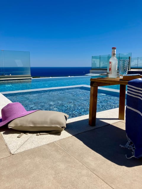 View (from property/room), Pool view, Sea view, Swimming pool, sunbed