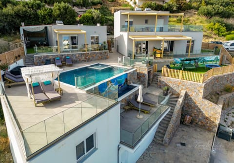 Property building, Pool view, Swimming pool, sunbed