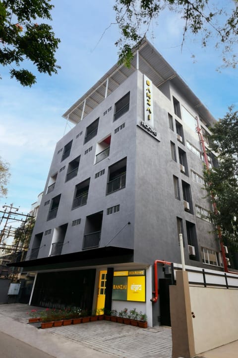 Property building, Day
