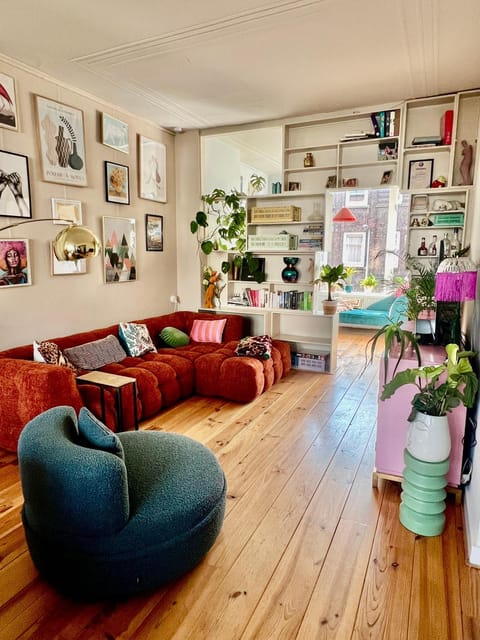 TV and multimedia, Living room, Seating area, Family