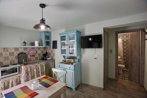 TV and multimedia, Kitchen or kitchenette, Dining area, pet friendly, stove