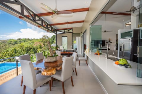 Patio, Communal lounge/ TV room, Day, Natural landscape, TV and multimedia, View (from property/room), Balcony/Terrace, Kitchen or kitchenette, Food and drinks, Dining area, Evening entertainment, Food, Pool view, Swimming pool, minibar, oven, pet friendly, sunbed