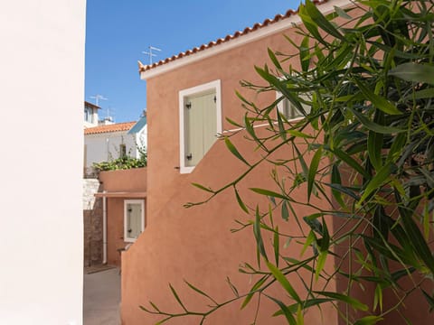 Property building, Day