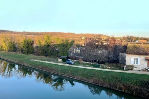 Loft Mezzanine with View of the Loing Apartment in Île-de-France
